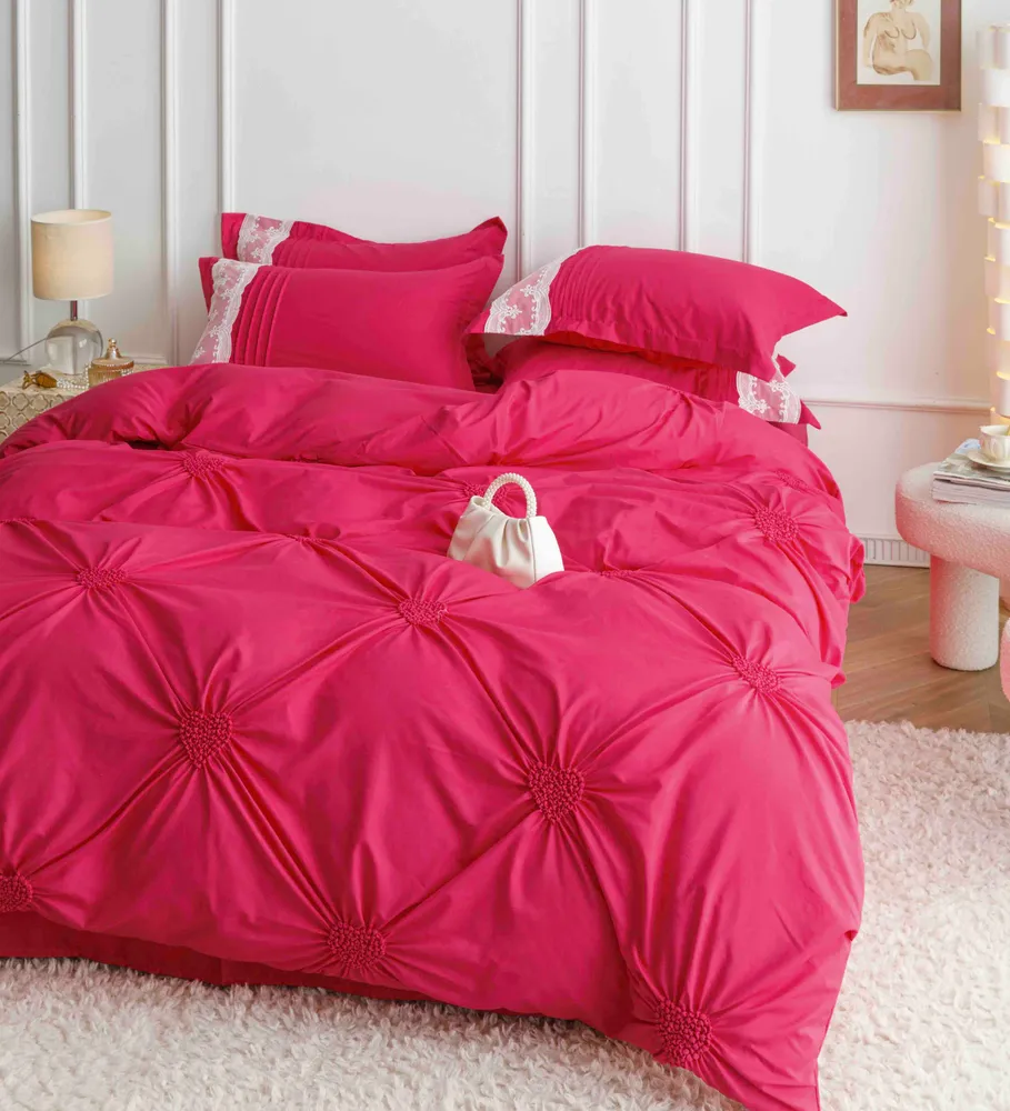 Lenjerie de pat finet, 6 piese, inimi brodate — Fucsia